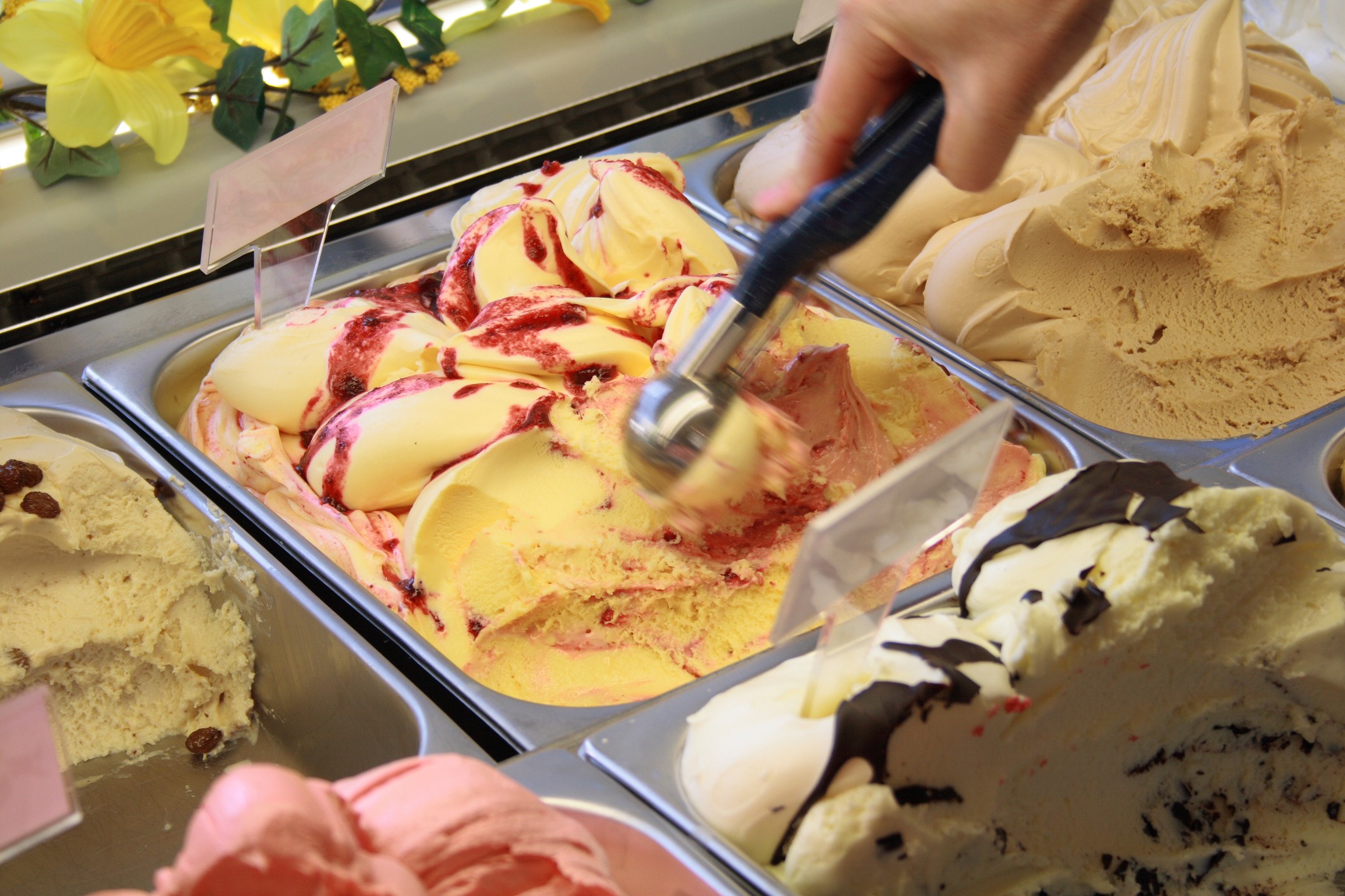 ¿Cómo promocionar helados artesanales en tu local y atraer nuevos clientes?